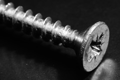 <p>US: /skruː/UK: /skruː/ Example: Turn the _____ clockwise to tighten it into the wood. A thin metal pin with a spiral thread used to join things. Đinh ốc (có ren) Có ren xoắn xung quanh, dùng tua-vít để vặn trực tiếp vào gỗ/tường.</p>