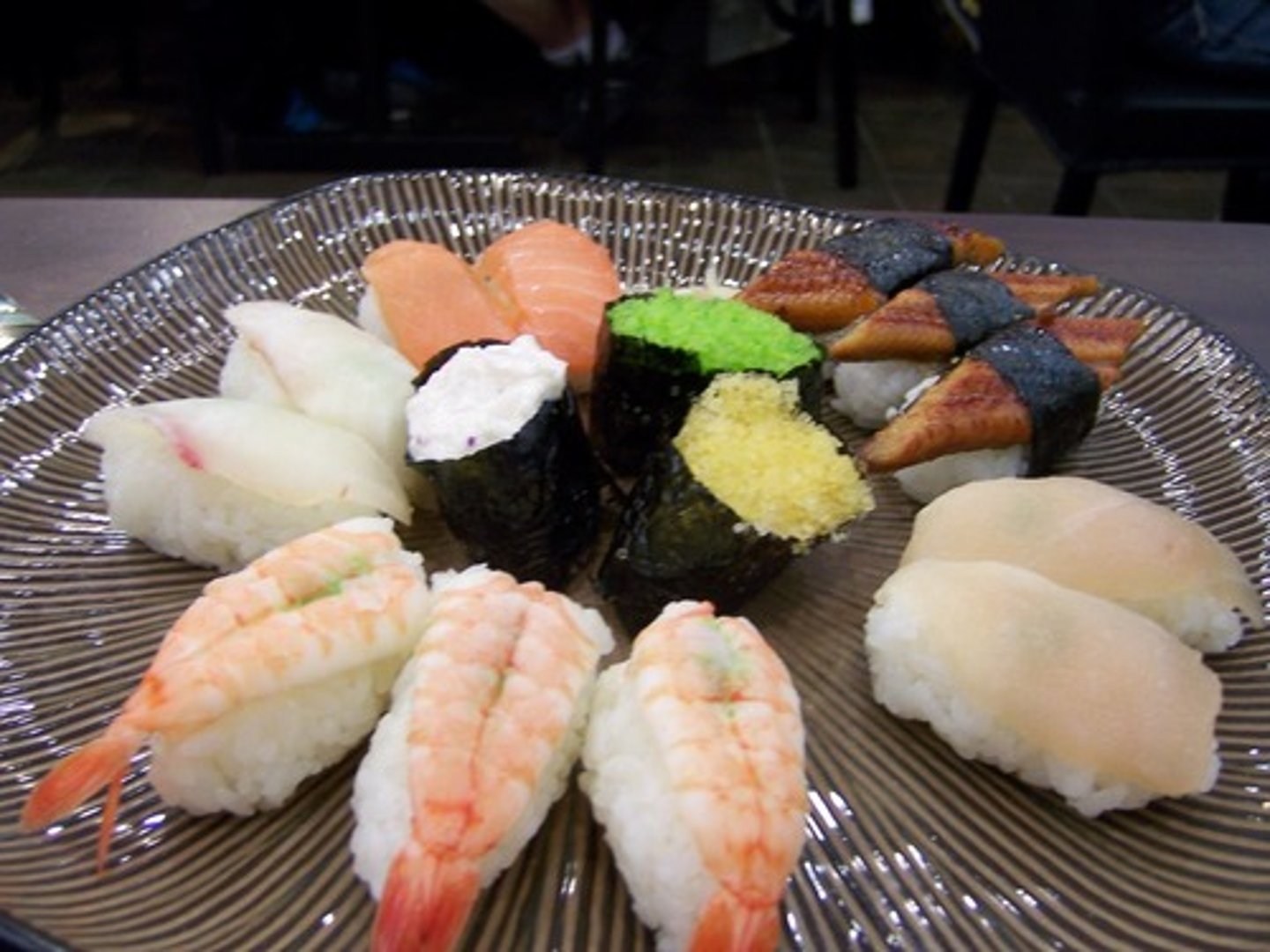 <p>(adj)[rɔː] sống, thô, còn nguyên chất</p>