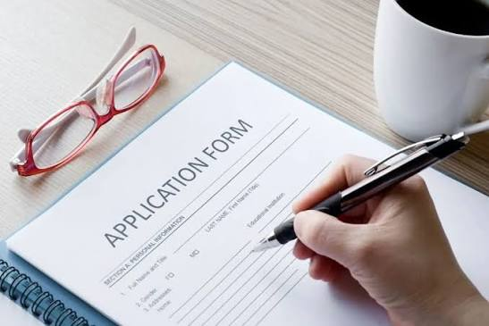 <p>fill in/out a form <strong>IELTS Speaking & Daily</strong></p><p>(1) Please<mark data-color="green" style="background-color: green; color: inherit;">—————- this form</mark> with your personal information before submitting your application.</p>