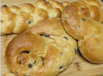 <p>Yeasted cardamom bread made in brioche style with raisins and crystallized ginger. Norwegian</p>