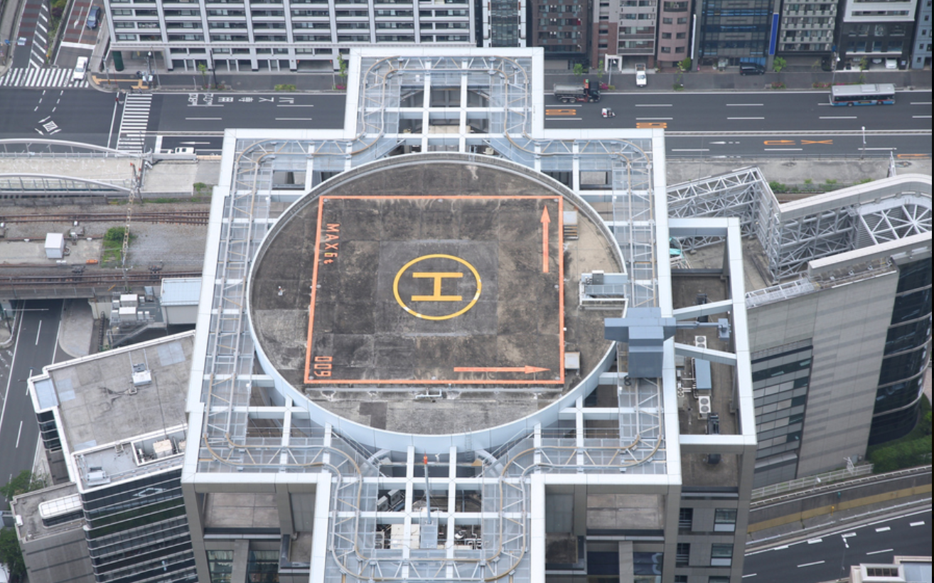 <p>helipad (n)</p>