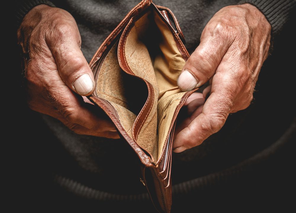 <p>نیازمند، محتاج</p>