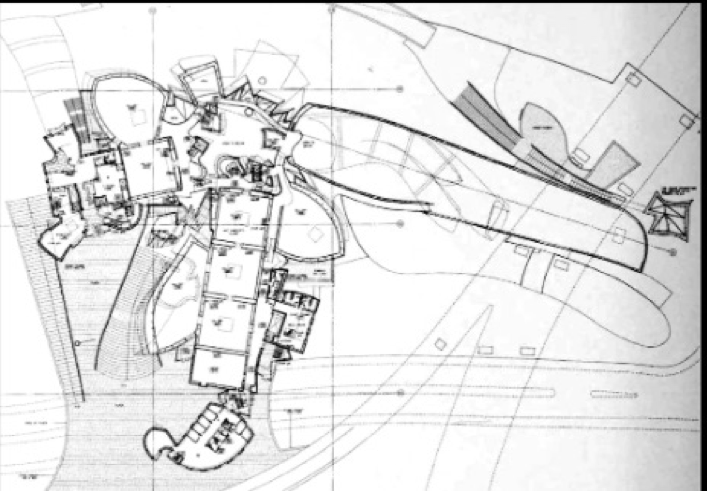 <p>Describe the plan of the Guggenheim and its significance </p>