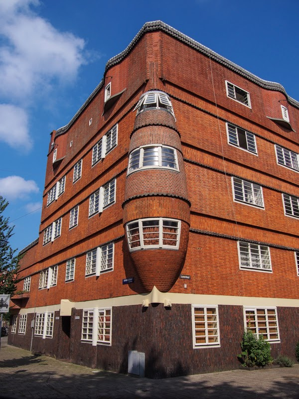 <p>het schip apartment building</p><p>dutch expressionism</p><p>1917 - 1920</p>