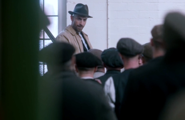 <p>đình công<br>ex: And why did it <strong>strike</strong> at the end of the 18th century?</p>