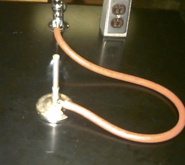 <p>A heat source used for heating liquids and solids.</p>