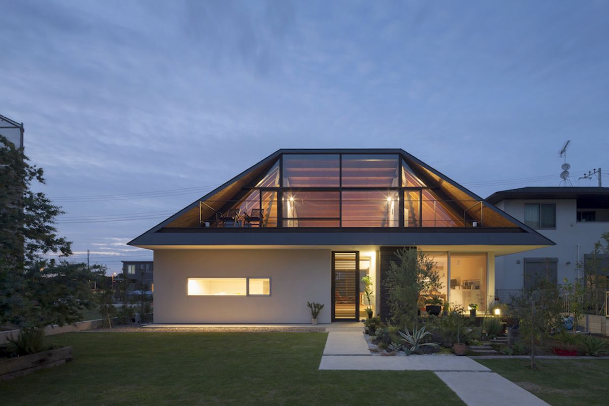 <p>A roof shape with four sloping sides.</p>
