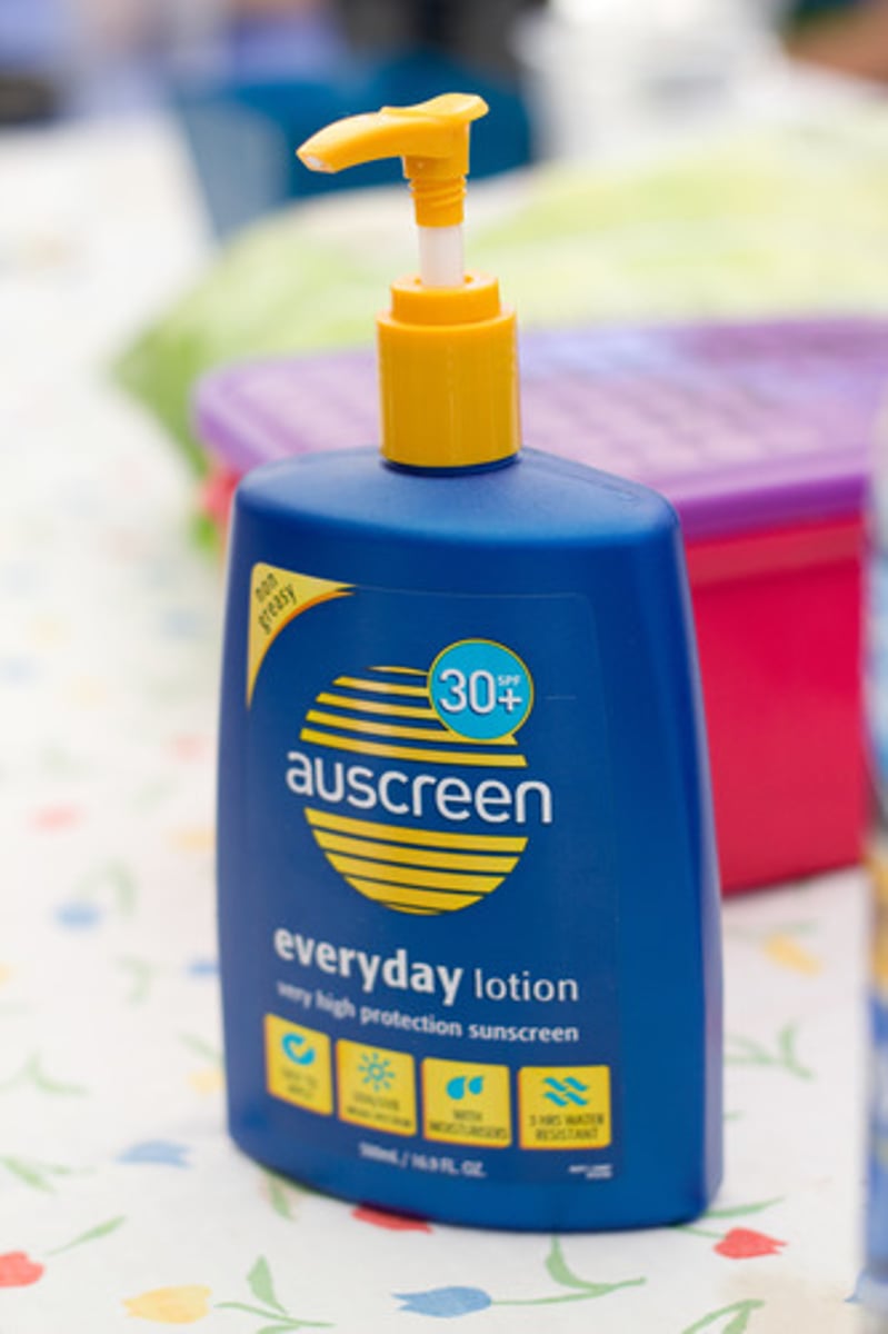 <p>sun lotion</p>