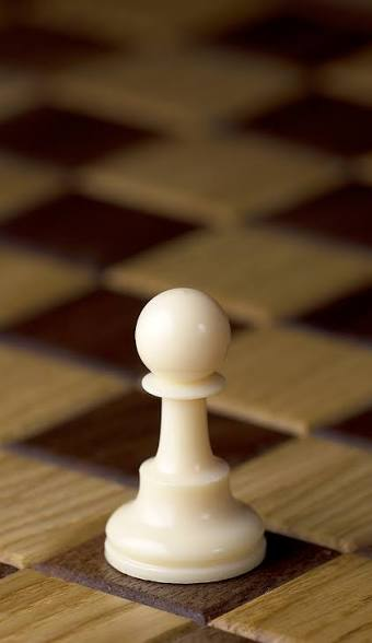 <p>Ex: If I move this <strong>pawn, </strong>I’m going to lose it</p>