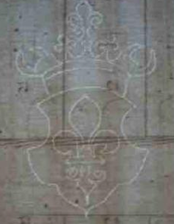 <p>Une caractéristique de sécurité avec un texte ou motif produit en exerçant une pression sur le support au cours de sa fabrication</p>