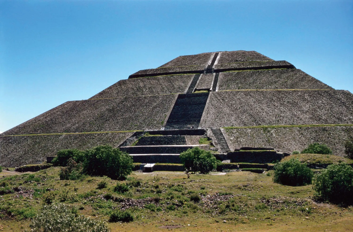 <p>Pyramid of the Sun in Teotihuacan, Mexico</p>