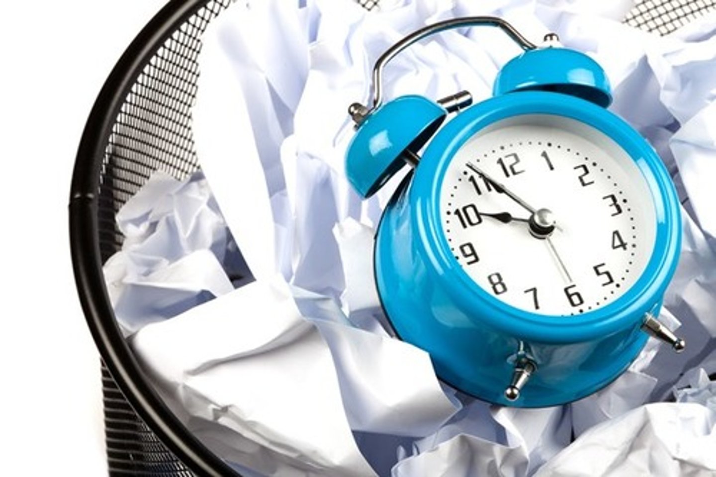 <p>(general English) lãng phí thời gian Ví dụ: Don't waste time on unimportant things.</p>
