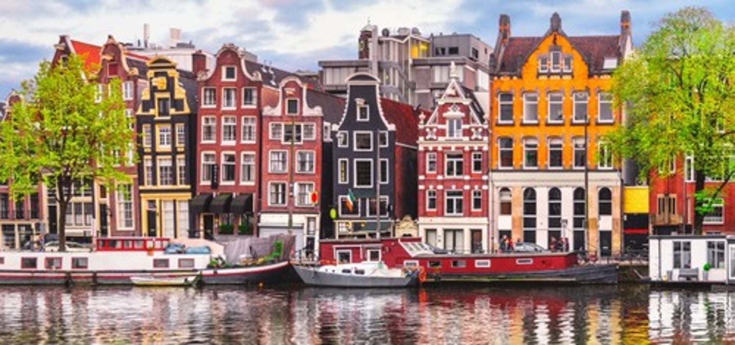 <p>It is a perfect city to live because it is beautiful</p>