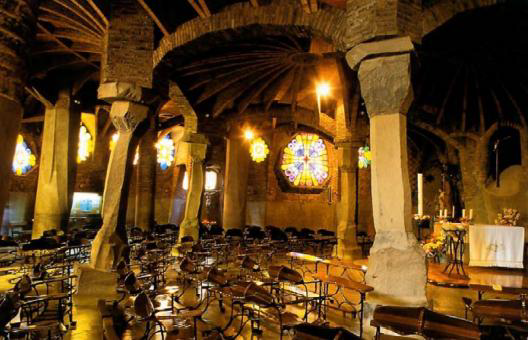 <p>- Cripta de la Colonia Güell</p>