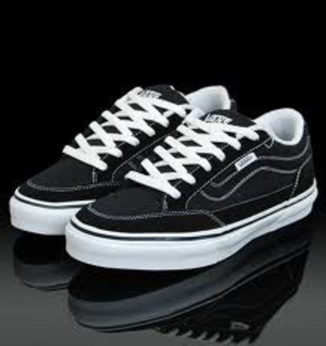 <p>sport shoes (comfortable shoes)</p>