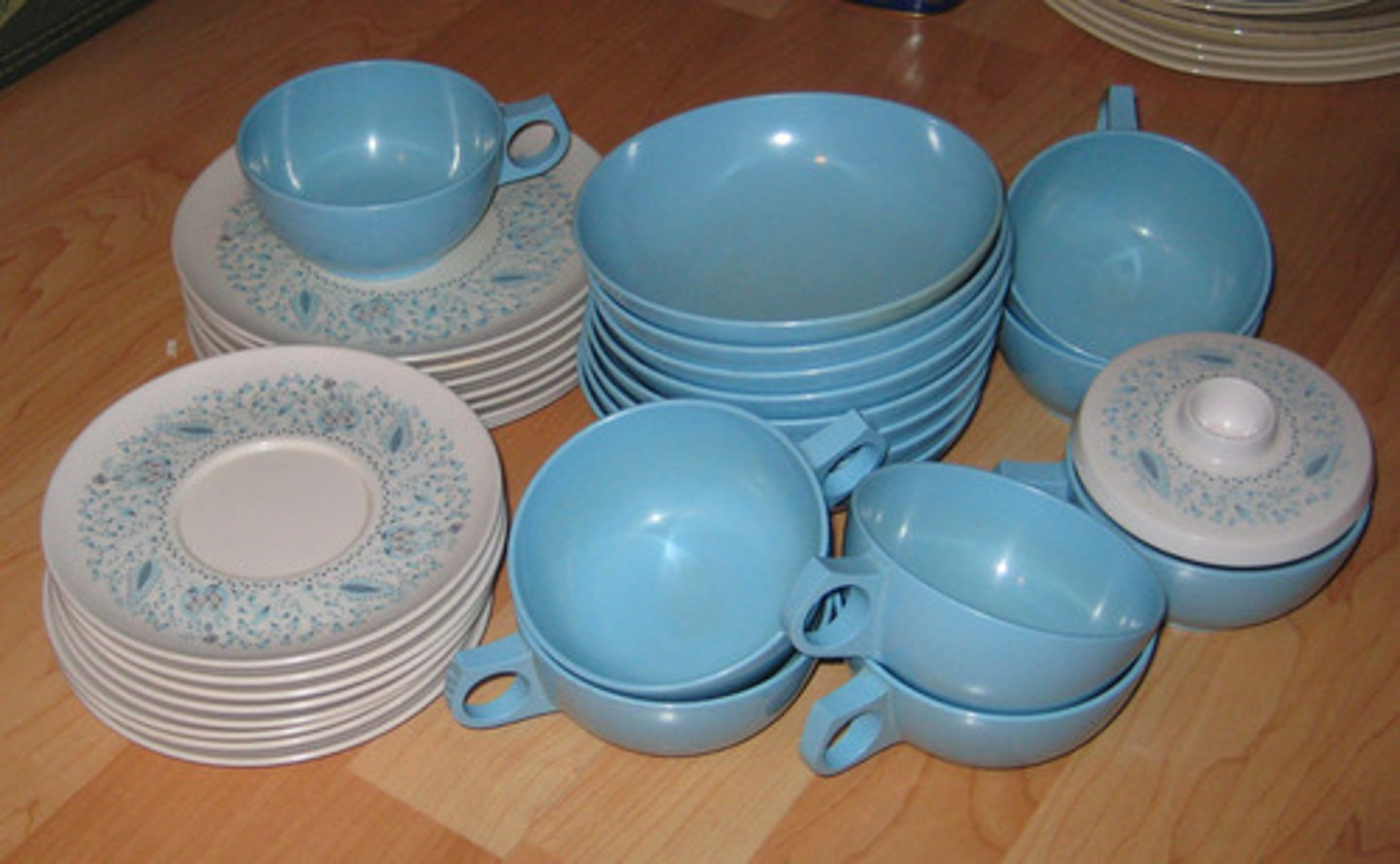 <p>An advantage of melamine?</p>