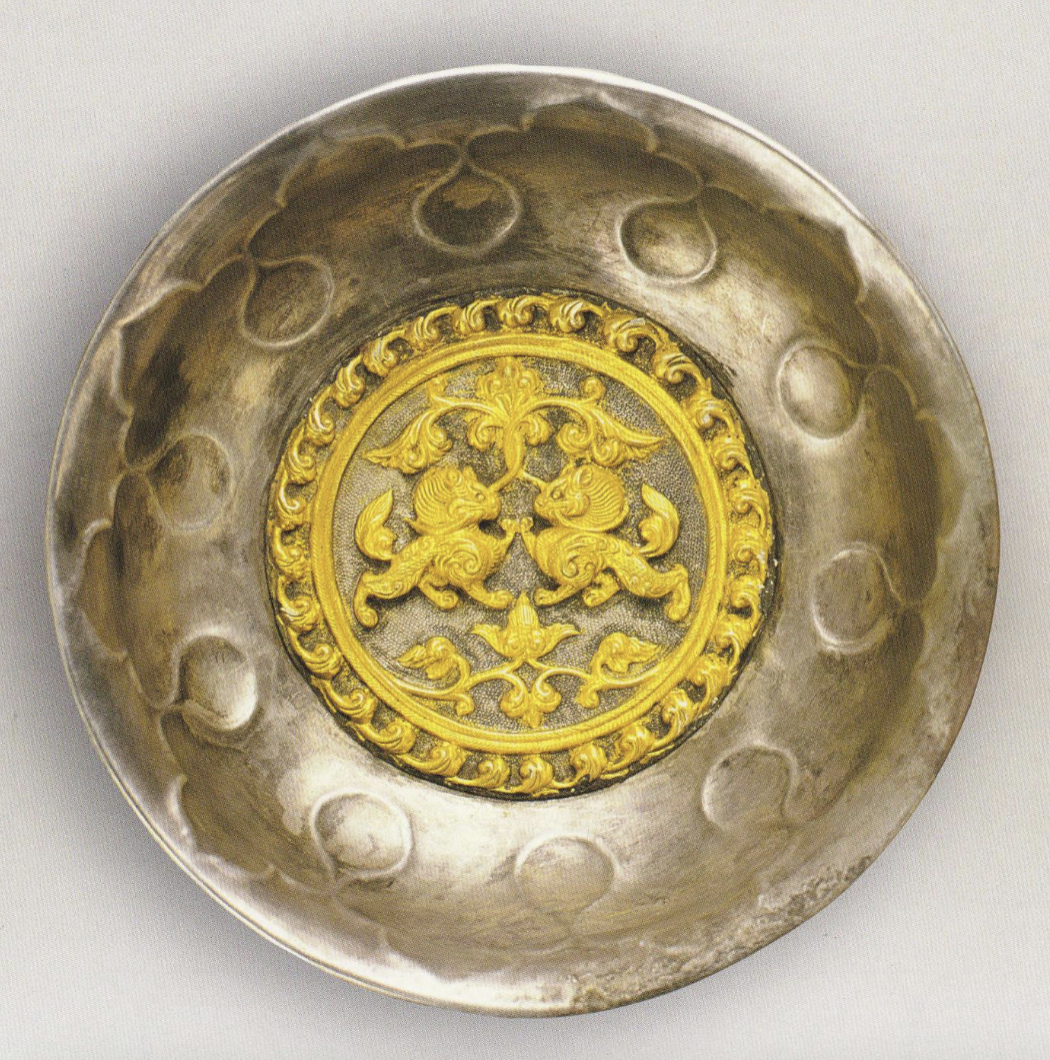 <p>Gilt silver bowl with two lion patterns</p>