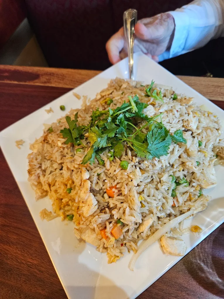 <p>class fried rice w/ peas, carrots, onion</p>