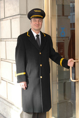 <p>портьє</p>