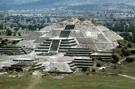<p>Pyramid of the Moon in Teotihuacan, Mexico</p>