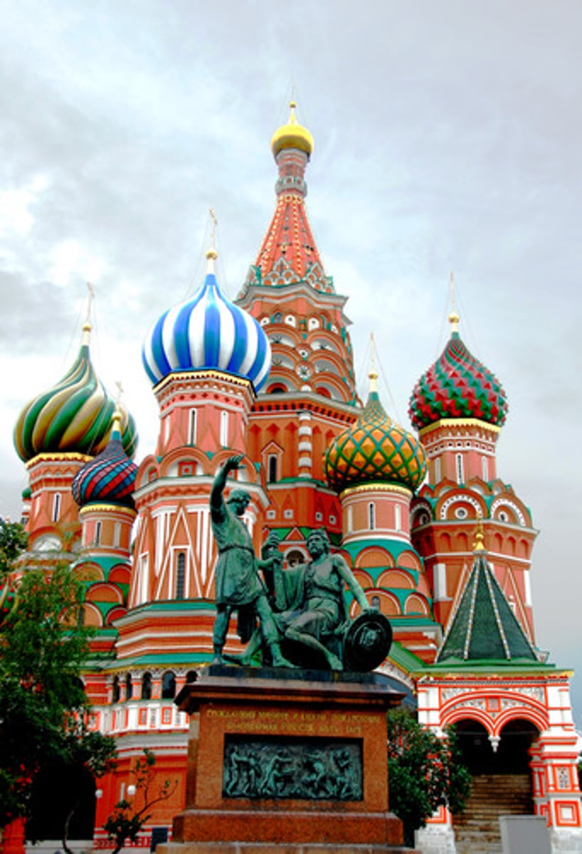 <p>TRANSLATION: Храм Василия Блаженного</p><p>DEFINITION: A multi-colored, onion-domed cathedral located in Red Square in Moscow, a symbol of Russia.</p><p>EXAMPLE: My little sister thinks that .................. looks like a giant, colourful ice cream. Моя младшая сестра думает, что ХРАМ ВАСИЛИЯ БЛАЖЕННОГО похож на гигантское разноцветное мороженое.</p>