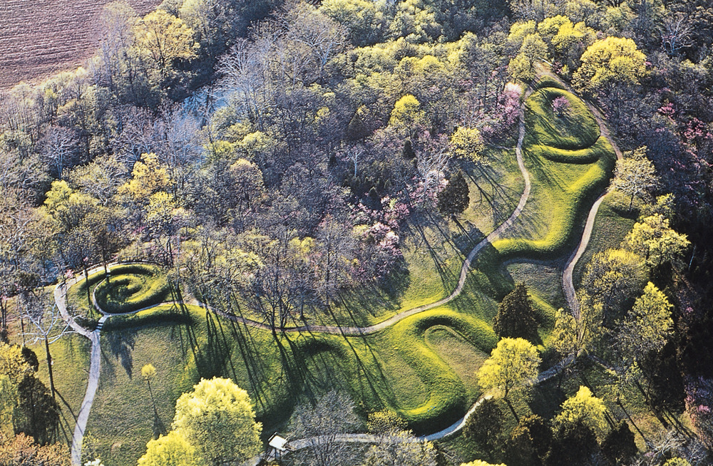 <p><span>Serpent Mound, Mississippian</span></p>