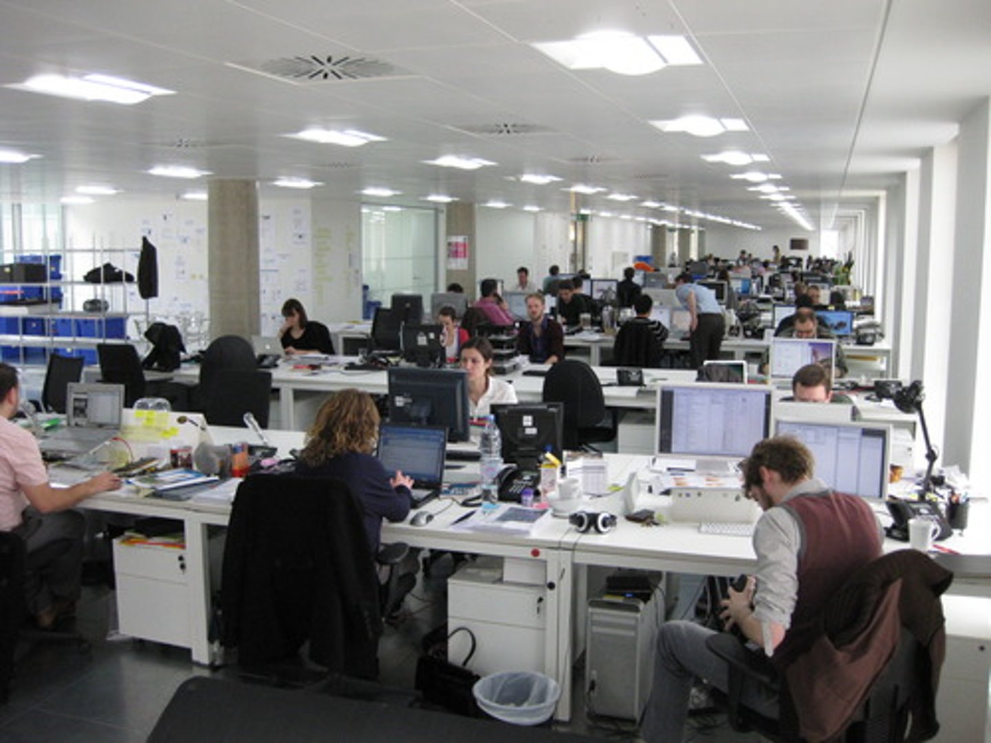 <p>al lugar trabajo</p>