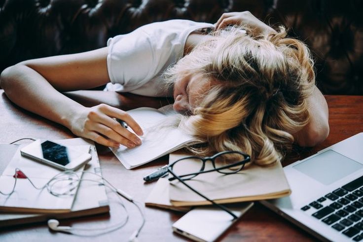 <p>to struggle to stay motivated<br><span>e.g. Even highly successful people sometimes struggle to stay motivated.</span></p>