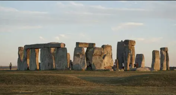 <p>What culture and time period is stone hinge from?</p>
