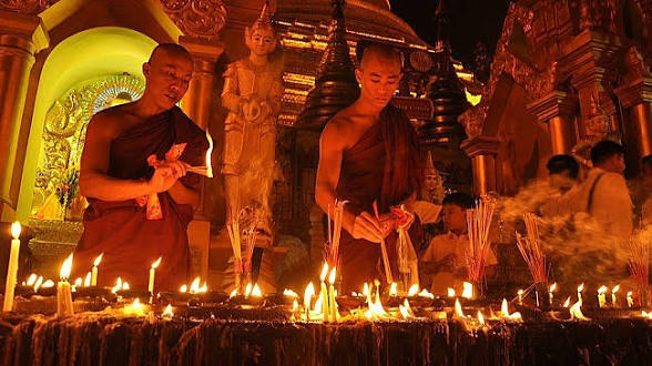 <p><span>To show respect during Lễ Phật, our uniform should be__________and our posture should be________?</span></p><p><span>[Để tỏ lòng tôn kính Khi Lễ Phật, đồng của chúng ta phải ______ và tư thế của chúng ta phải _______?]</span></p>