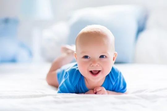 <p>Happy<br>سعيد</p>
