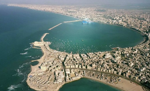 <ul><li><p>founded by Alexander the Great in 331 BC, it was the capital of Egypt for nearly a thousand years. </p></li><li><p>distinctive peninsula leading to the site of the ancient Pharos Lighthouse, one of the Seven Wonders of the Ancient World. </p></li></ul><p></p>