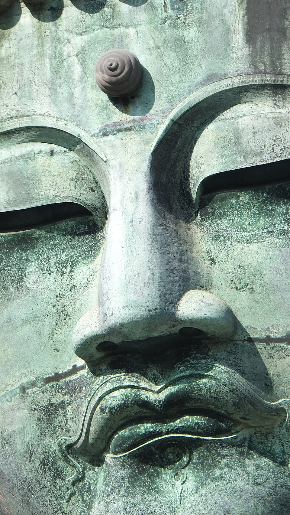 <p><strong><mark data-color="rgba(0, 0, 0, 0)" style="background-color: rgba(0, 0, 0, 0); color: inherit;">a small, auspicious mark, often a whorl of hair or a circular dot, positioned on the forehead between the eyebrows of Buddha images in Buddhist art</mark></strong><span>. It is one of the 32 "marks of a great man" (Mahapurisa Lakkhana) signifying spiritual enlightenment and omniscience</span></p>