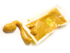 <p>yellow or brown spicy paste made from mustard seeds Example: Spread yellow _____ on your hot dog for flavor. mù tạt u Mù tạt vị hăng nồng, màu vàng/nâu. UK: /ˈmʌs.təd/ | US: /ˈmʌs.tɚd/</p>