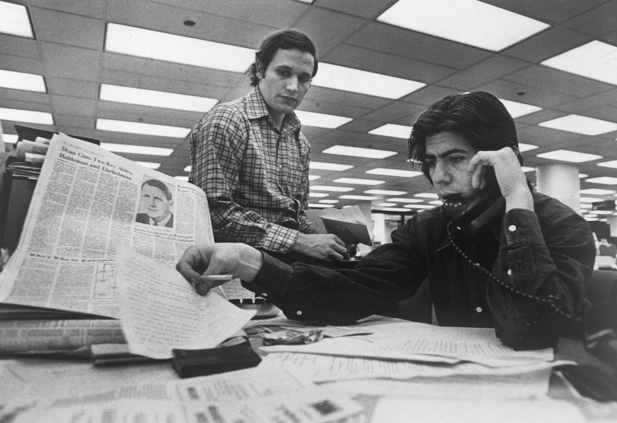<p>journalist; Bob Woodward y Carl Bernstein son periodistas. </p>