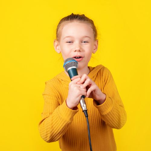 <p>Sing - <em>Síng</em></p>