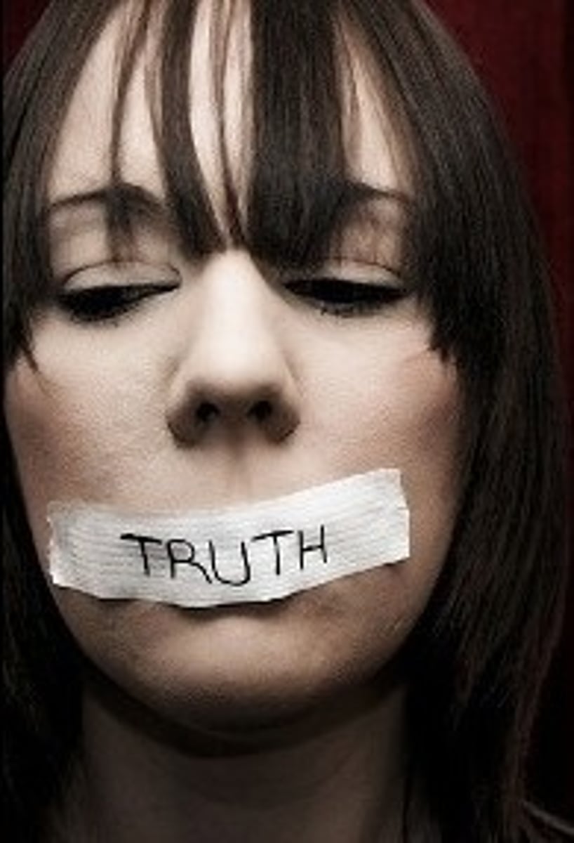 <p>Freud theory</p><p>unconsciously banishes from consciousness anxiety-arousing thoughts, feelings, and memories</p>
