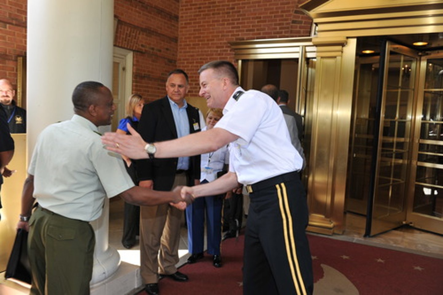 <p>to greet</p>