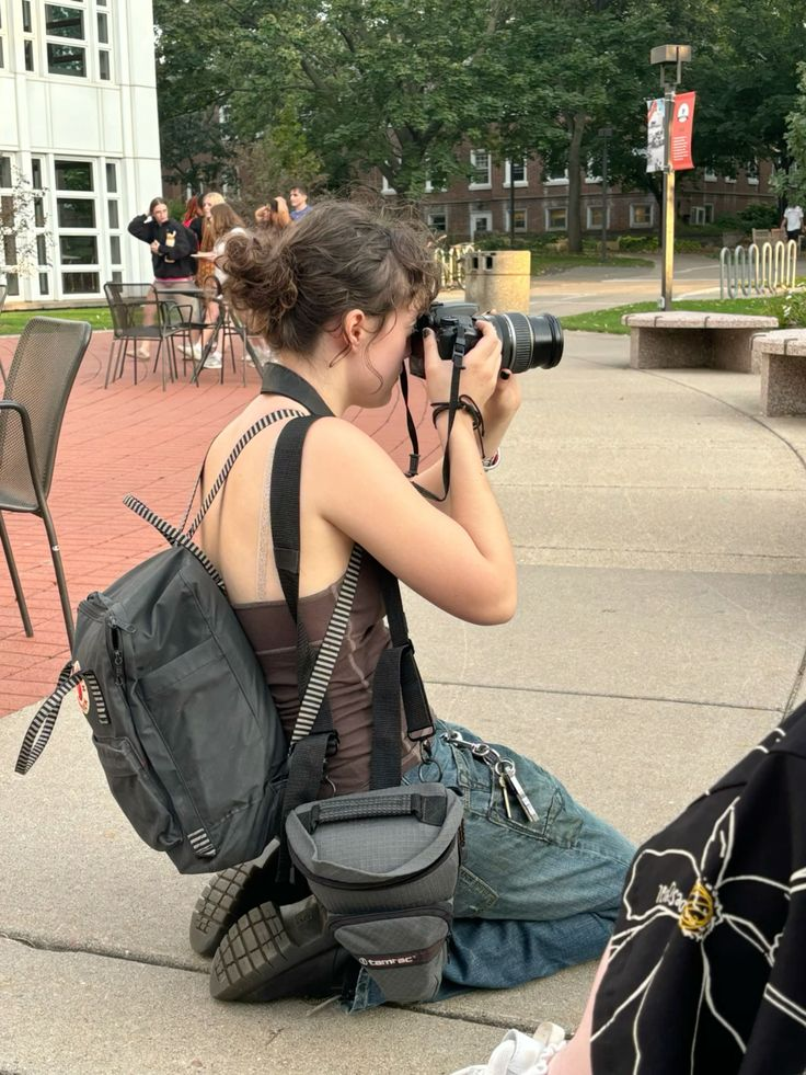 <p>(to have a job taking pictures with a camera) </p><p>She has a camera and wants to w__________ a__________ a__________ p__________.</p>