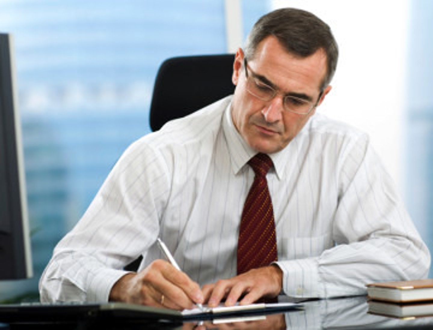 <p>TRANSLATION: офисные сферы / «белые воротнички»</p><p>DEFINITION: Sectors of work that involve professional, managerial, or administrative tasks done in an office.</p><p>EXAMPLE: AI is starting to have an effect on .................. like law and finance. ИИ начинает оказывать влияние на ОФИСНЫЕ СФЕРЫ, такие как юриспруденция и финансы.</p>