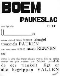 <p>Hoe heeft Van Ostaijen het gevoel van de oorlog weergegeven via klanken en het ritme van het gedicht?</p>