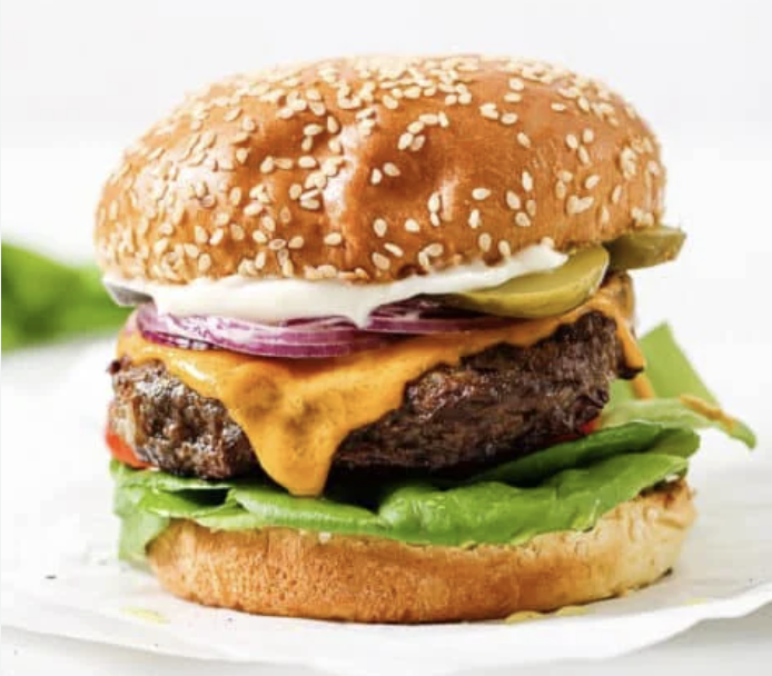 <p>una hamburguesa (con queso) </p>