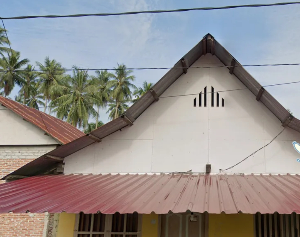 <p><span><strong>Sheet metal roofs</strong> with a <strong>symmetrical</strong> triangular shape with <strong>two levels of sloping</strong></span></p>