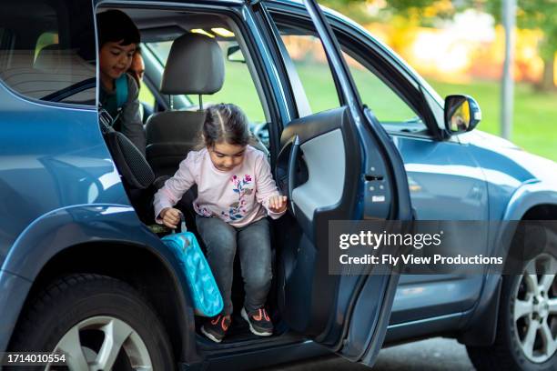 <p>Drop off - <span>The stop on the the GPS is 100 meters ahead, but you can drop me off here.</span></p>