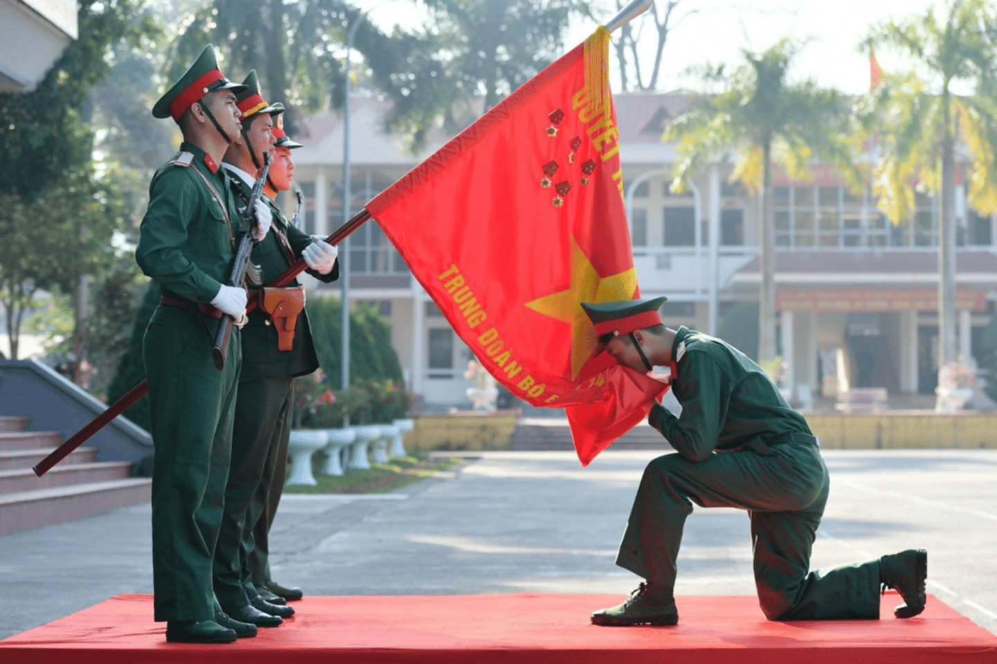 <p>trung thành</p>