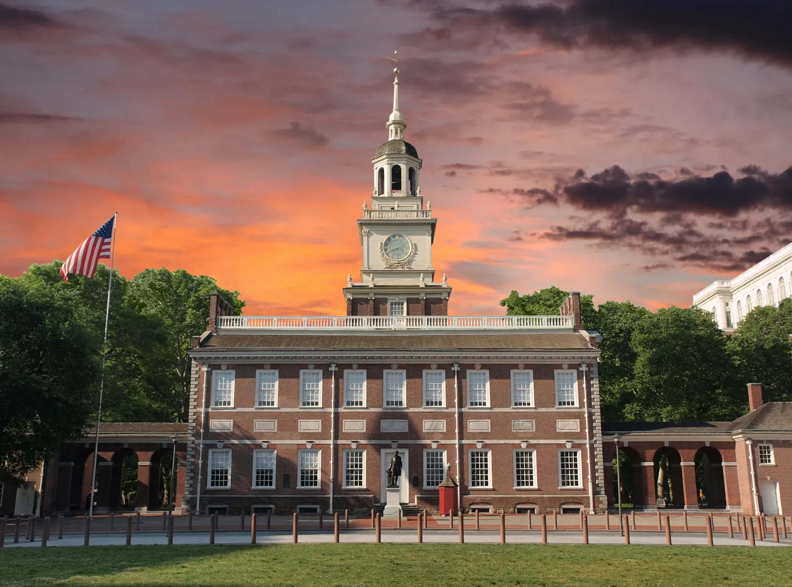 <p>A historic building in Philadelphia, Pennsylvania, where both the Declaration of Independence and the United States Constitution were debated and adopted, symbolizing American democracy. </p>