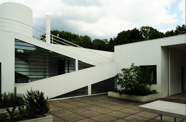 <p>Villa Savoye, Le Courbusier</p>