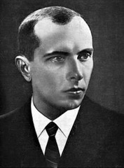 <p>• один із лідерів Організації </p><p>українських націоналістів</p><p>• противник польської політики </p><p>«пацифікації»</p>