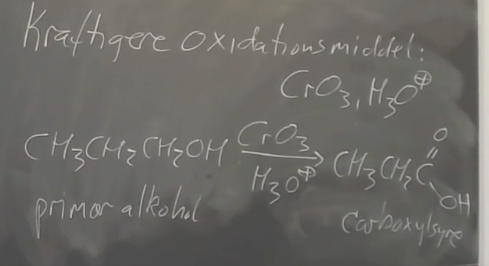 <p>Her er det CrO3 der er det kraftige reagens i en vandig syre vi kan bruge til oxidere den primære alkohol til en carboxylsyre</p>