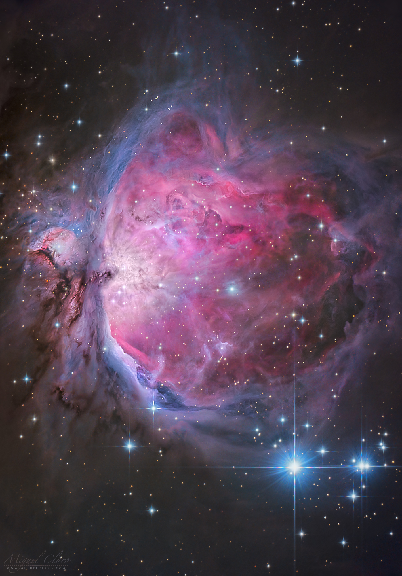 nebula (n) /ˈnebjələ/